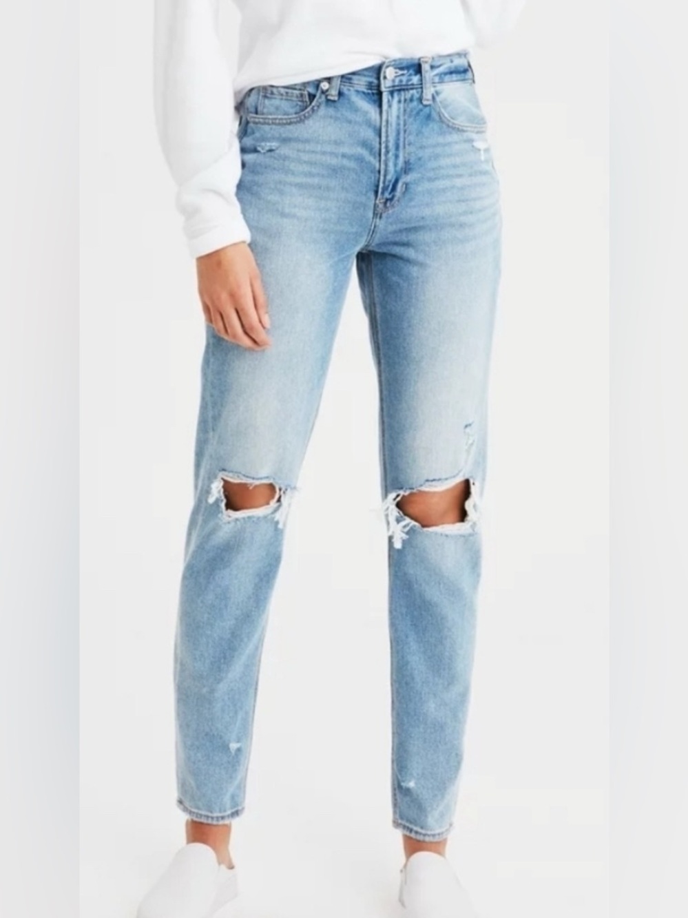 American Eagle Outfitters Light Blue Distressed Mom Jeans Size 2 Long - Picture 1 of 16